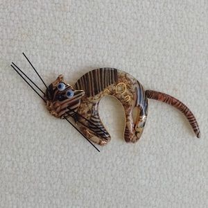 Cat pin